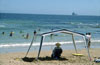 Sonnendach am Strand mit Blick aufs Meer