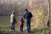 Familie am Teich